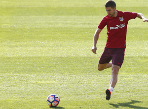 temporada 16/17. Entrenamiento en la ciudad deportiva Wanda. Gabi con el balón durante el entrenamiento